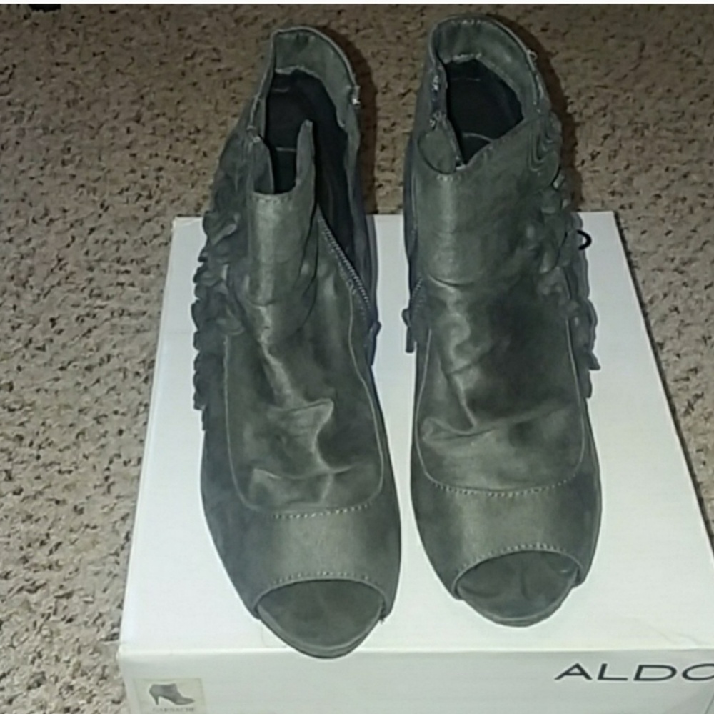 Aldo Garnache Gray Ankle Boots Ruffles Size 10